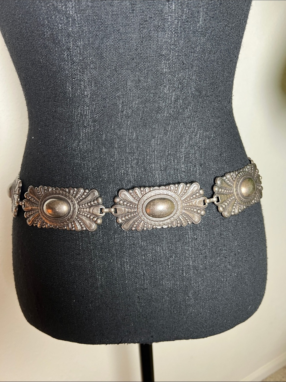 ESCADA Women’s Gun Metal Vintage Ornate Concho Belt Made in Spain HEAVY!! - Picture 3 of 16